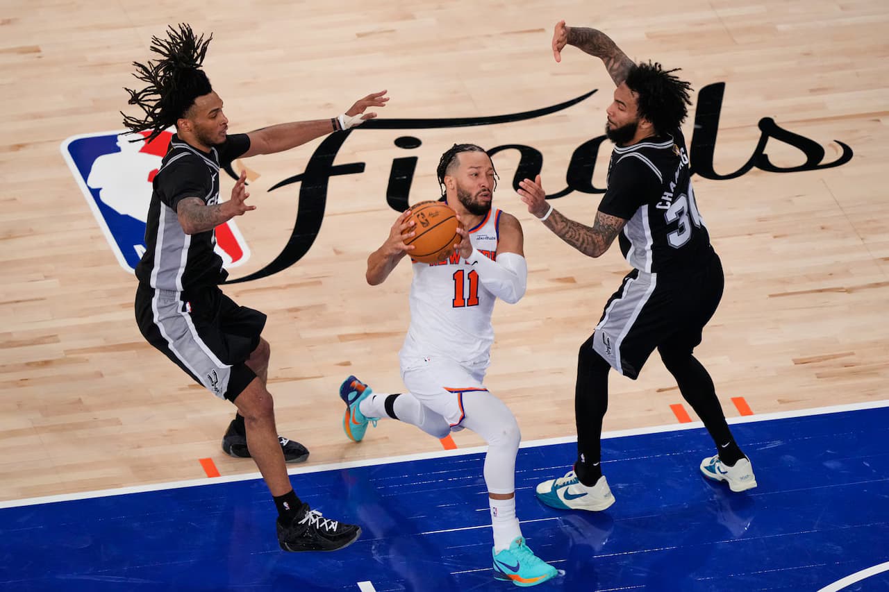Knicks Survive a Thriller in Crazy NBA Finals Game 4 Against the Spurs