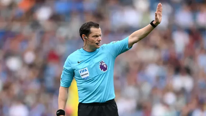 Everton vs Man Utd referee